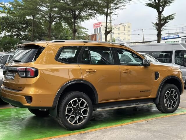 than-xe-ford-everest
